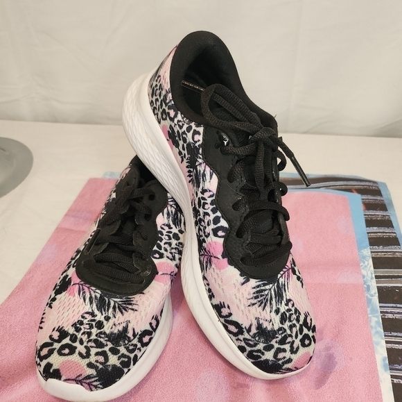 SKETCHES  MEMORT FOAM RUNNERS - Picture 2 of 4